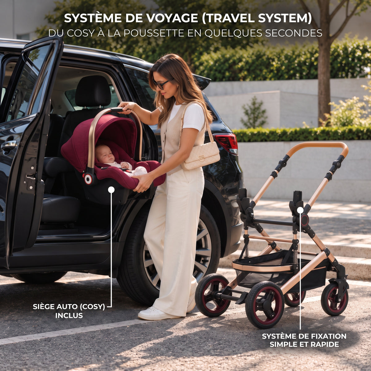 Maman installant le cosy rouge bordeaux de la poussette 3 en 1 Essentielle Corail dans une voiture, châssis doré à côté