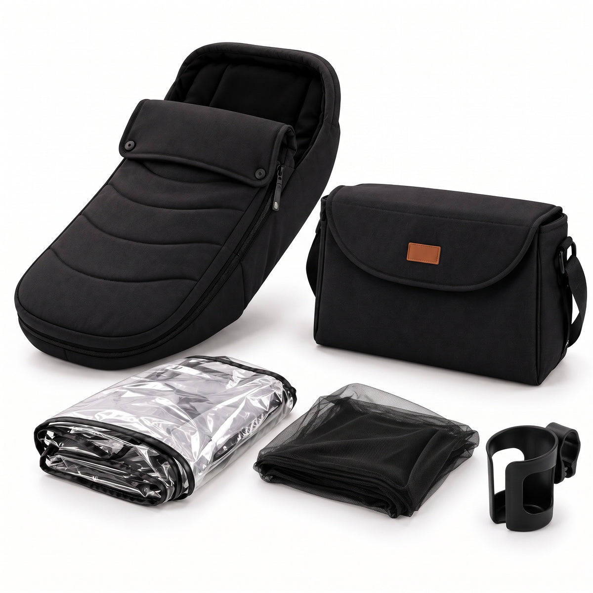 Pack accessoires noir offert : chancelière, sac à langer, habillage pluie, moustiquaire et porte-gobelet sur fond blanc